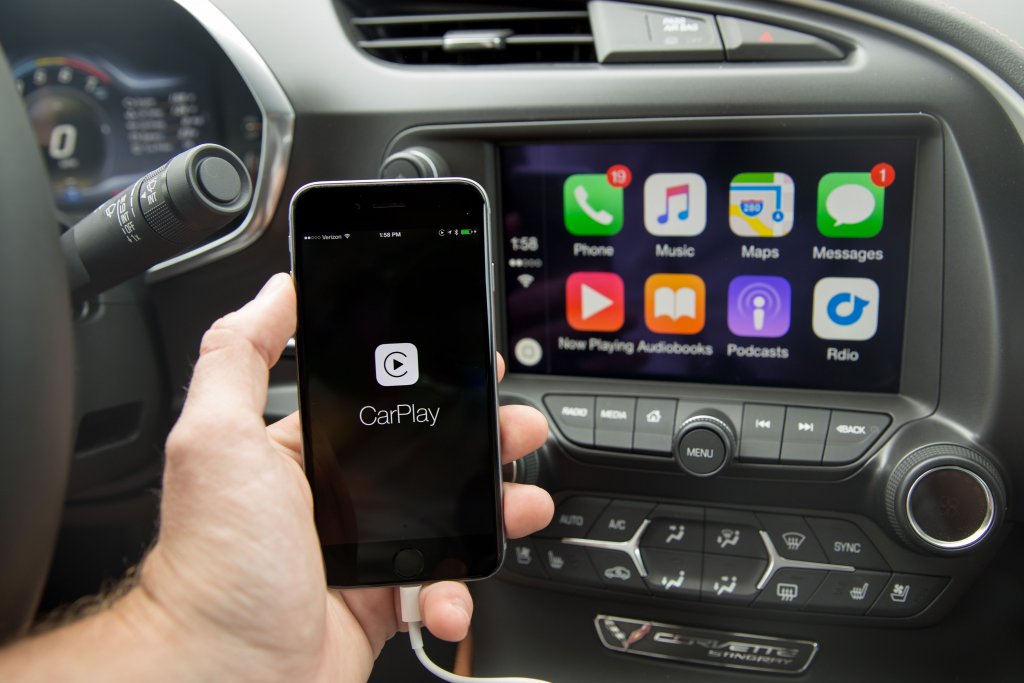 apple carplay 1024x683 - Top 5 Reasons Not to Listen to Music on the Way to Work